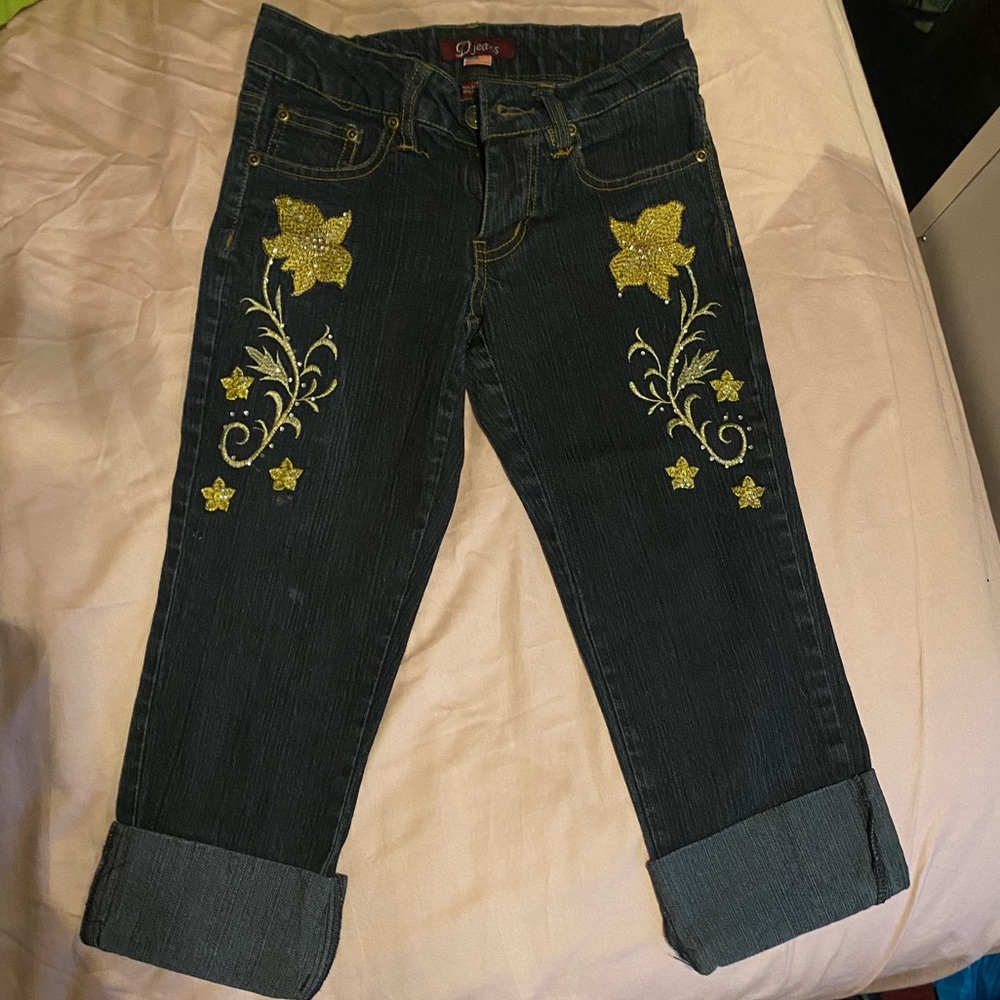 Yellow flower capris